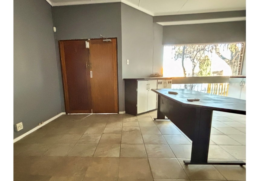 To Let commercial Property for Rent in Uitvlught Free State